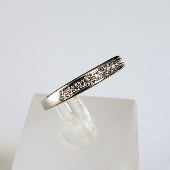 18k Channel Set Band - Picture 5 of 8